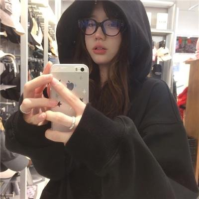 女人在家